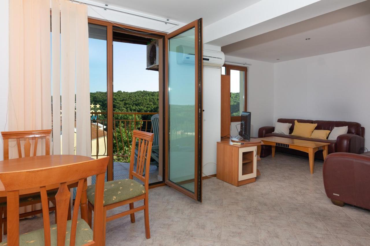 Apartment частен в затворен комплекс Sinemoretz