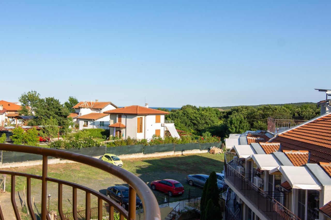 частен в затворен комплекс Apartment Sinemoretz